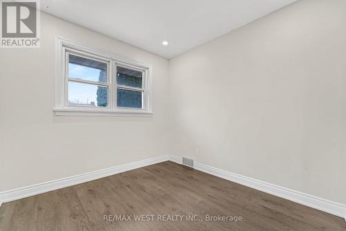 5866 Valley Way, Niagara Falls, ON - Indoor Photo Showing Other Room