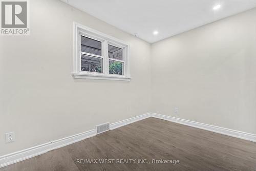 5866 Valley Way, Niagara Falls, ON - Indoor Photo Showing Other Room