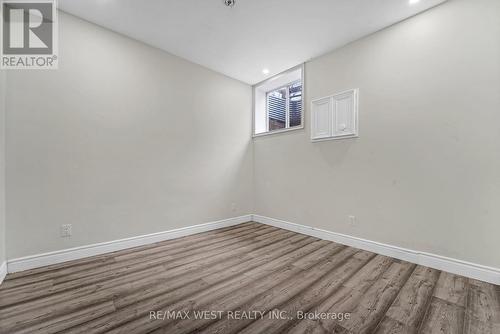 5866 Valley Way, Niagara Falls, ON - Indoor Photo Showing Other Room