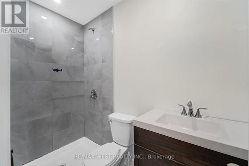 5866 Valley Way, Niagara Falls, ON - Indoor Photo Showing Bathroom