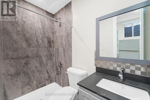 5866 Valley Way, Niagara Falls, ON - Indoor Photo Showing Bathroom