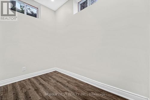 5866 Valley Way, Niagara Falls, ON - Indoor Photo Showing Other Room