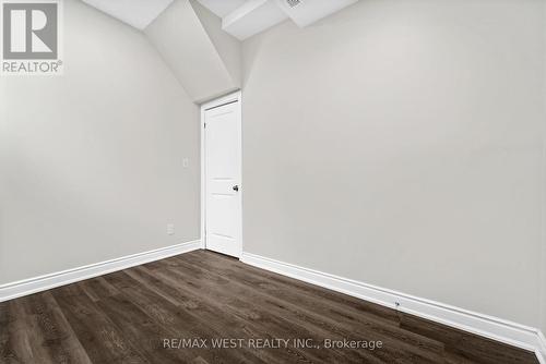 5866 Valley Way, Niagara Falls, ON - Indoor Photo Showing Other Room