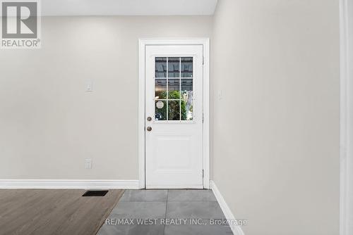 5866 Valley Way, Niagara Falls, ON - Indoor Photo Showing Other Room