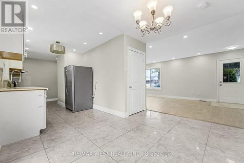 5866 Valley Way, Niagara Falls, ON - Indoor Photo Showing Kitchen