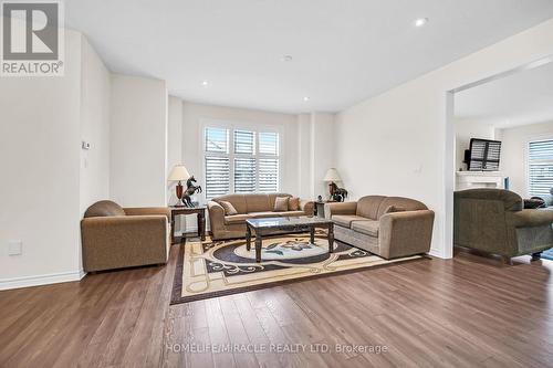 3 Aldgate Avenue, Hamilton, ON - Indoor Photo Showing Living Room