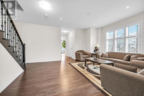 3 Aldgate Avenue, Hamilton, ON - Indoor Photo Showing Living Room