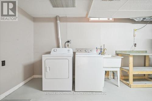 560 Marlatt Drive, Oakville, ON - Indoor Photo Showing Laundry Room