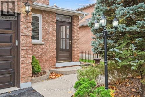 560 Marlatt Drive, Oakville, ON - Outdoor