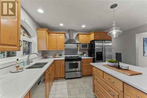 991 Woodland Crescent, Lakeshore, ON - Indoor Photo Showing Kitchen With Double Sink