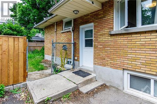 side entry for the secondary dwelling(SDU) - 210 Harcourt Avenue, Ottawa, ON - Outdoor With Exterior