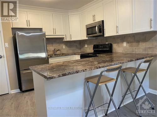 210 Harcourt Avenue, Ottawa, ON - Indoor Photo Showing Kitchen