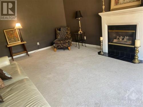 very spacious room - 210 Harcourt Avenue, Ottawa, ON - Indoor With Fireplace