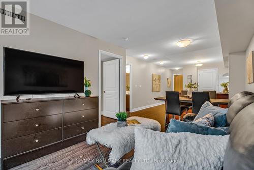 703 - 32 Clegg Road, Markham, ON - Indoor Photo Showing Living Room