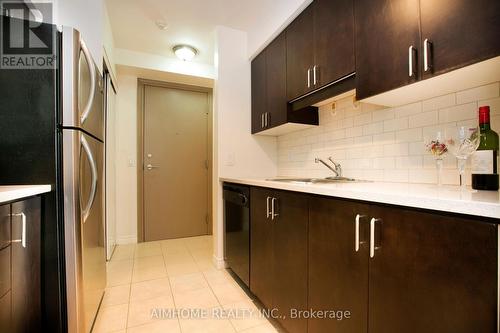 2402 - 60 Town Centre Court, Toronto, ON - Indoor Photo Showing Kitchen