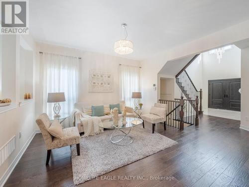 34 Brookview Drive, Bradford West Gwillimbury, ON - Indoor Photo Showing Living Room