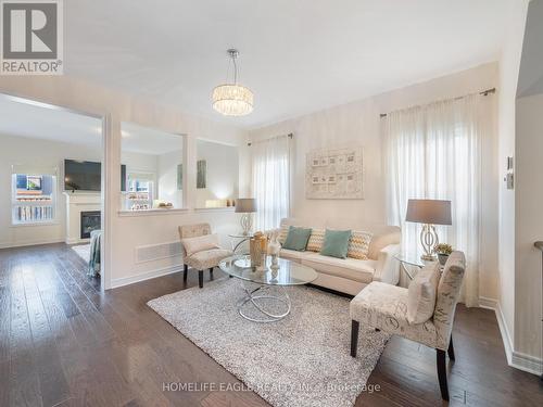 34 Brookview Drive, Bradford West Gwillimbury, ON - Indoor Photo Showing Living Room