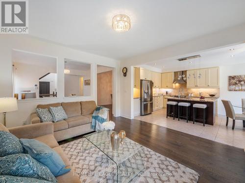 34 Brookview Drive, Bradford West Gwillimbury, ON - Indoor Photo Showing Living Room