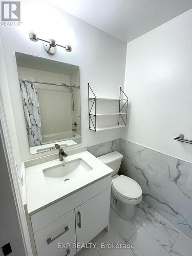 202 - 225 Webb Drive, Mississauga, ON - Indoor Photo Showing Bathroom