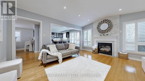 6017 Osprey Boulevard, Mississauga, ON - Indoor Photo Showing Living Room With Fireplace