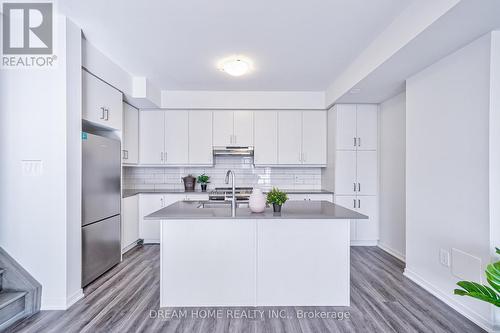 Th104 - 10 Almond Blossom Mews S, Vaughan, ON - Indoor Photo Showing Kitchen