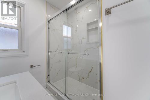 31 Garside Avenue S, Hamilton, ON - Indoor Photo Showing Bathroom