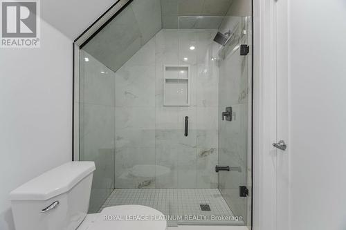 31 Garside Avenue S, Hamilton, ON - Indoor Photo Showing Bathroom