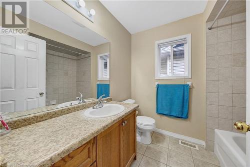 38 Cedarville Drive, Stoney Creek, ON - Indoor Photo Showing Bathroom