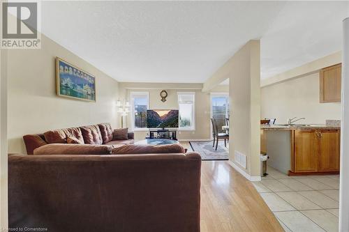 38 Cedarville Drive, Stoney Creek, ON - Indoor Photo Showing Living Room