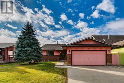 84 Range Way NW  Calgary, AB T3G 1H4