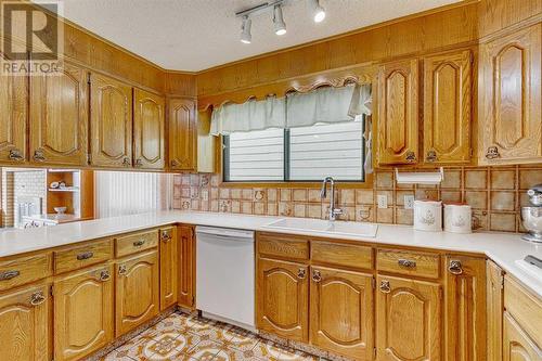 84 Range Way Nw, Calgary, AB - Indoor Photo Showing Kitchen With Double Sink