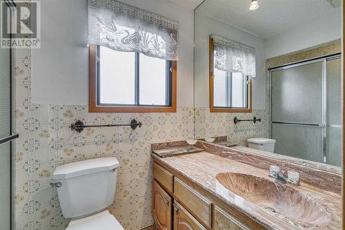 84 Range Way Nw, Calgary, AB - Indoor Photo Showing Bathroom