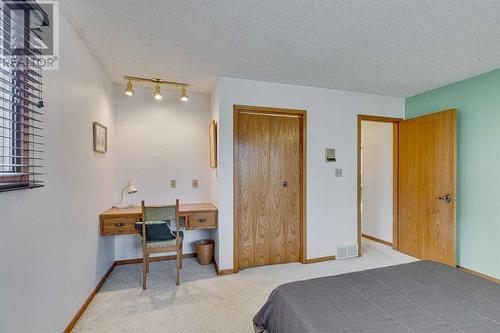 84 Range Way Nw, Calgary, AB - Indoor Photo Showing Bedroom