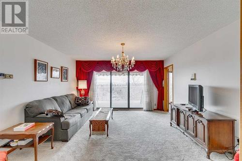 84 Range Way Nw, Calgary, AB - Indoor Photo Showing Living Room