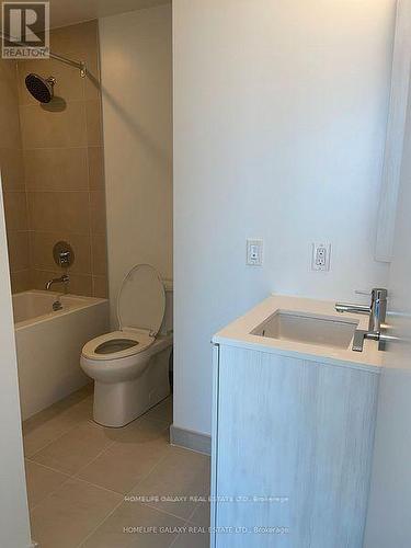 5008 - 7890 Jane Street, Vaughan, ON - Indoor Photo Showing Bathroom