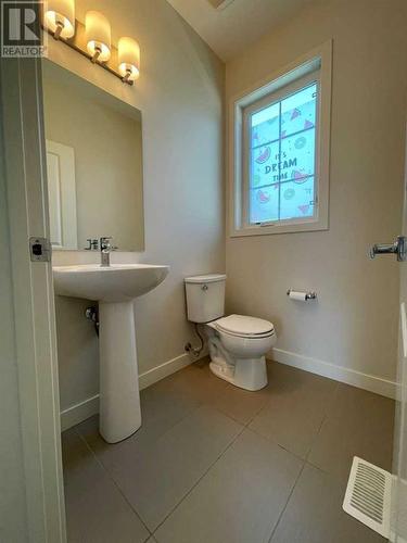 105 Sherwood Row Nw, Calgary, AB - Indoor Photo Showing Bathroom