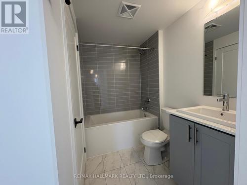 16 - 22 Lytham Green Circle, Newmarket, ON - Indoor Photo Showing Bathroom