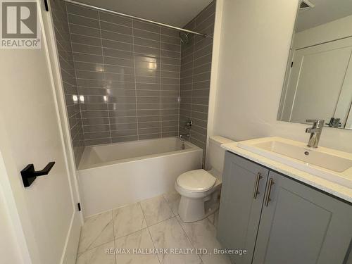 16 - 22 Lytham Green Circle, Newmarket, ON - Indoor Photo Showing Bathroom