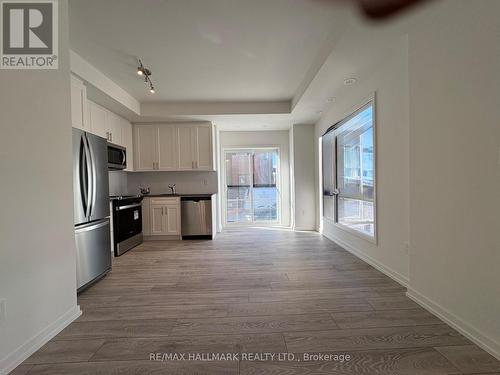 16 - 22 Lytham Green Circle, Newmarket, ON - Indoor Photo Showing Kitchen