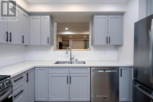 9 - 1010 Walden Circle, Mississauga, ON - Indoor Photo Showing Kitchen