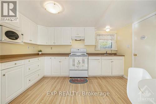 4551 Watsons Corners Road, Lanark Highlands, ON - Indoor Photo Showing Kitchen