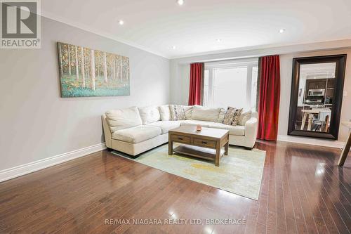 88 Chipwood Crescent, Toronto (Pleasant View), ON - Indoor Photo Showing Living Room