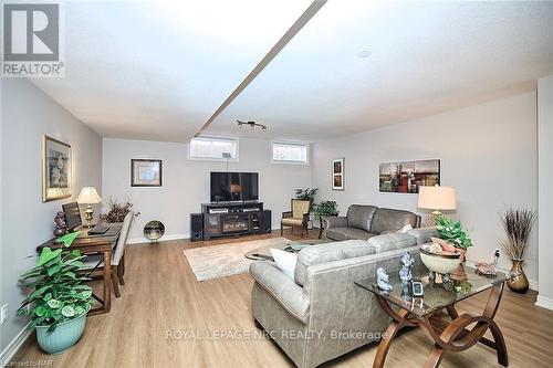 56 Timmsdale Crescent, Pelham, ON - Indoor Photo Showing Living Room