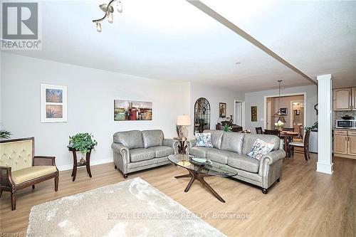 56 Timmsdale Crescent, Pelham, ON - Indoor Photo Showing Living Room