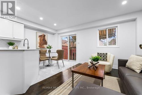 63 Weather Vane Lane, Brampton, ON - Indoor Photo Showing Living Room