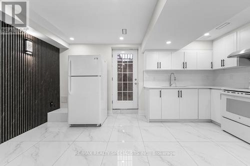 63 Weather Vane Lane, Brampton, ON - Indoor Photo Showing Kitchen