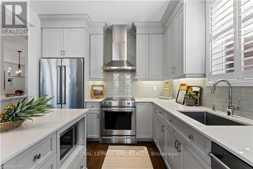 5068 Connor Drive, Lincoln (982 - Beamsville), ON - Indoor Photo Showing Kitchen With Upgraded Kitchen