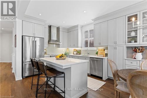 5068 Connor Drive, Lincoln (982 - Beamsville), ON - Indoor Photo Showing Kitchen With Upgraded Kitchen