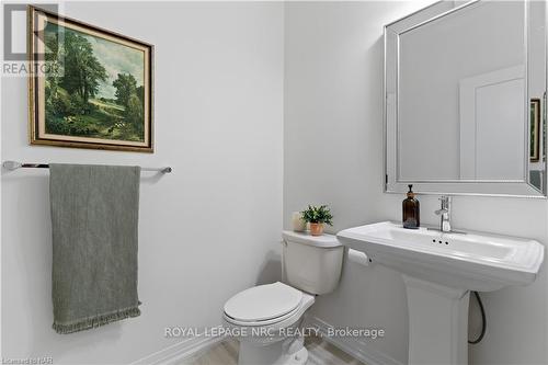 5068 Connor Drive, Lincoln (982 - Beamsville), ON - Indoor Photo Showing Bathroom