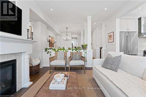 5068 Connor Drive, Lincoln (982 - Beamsville), ON - Indoor Photo Showing Living Room With Fireplace